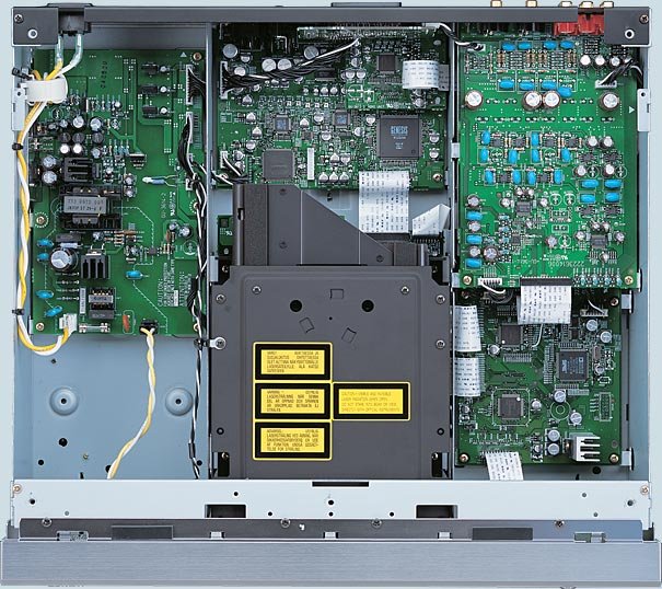 DenonDVD-3910-inside1.jpg