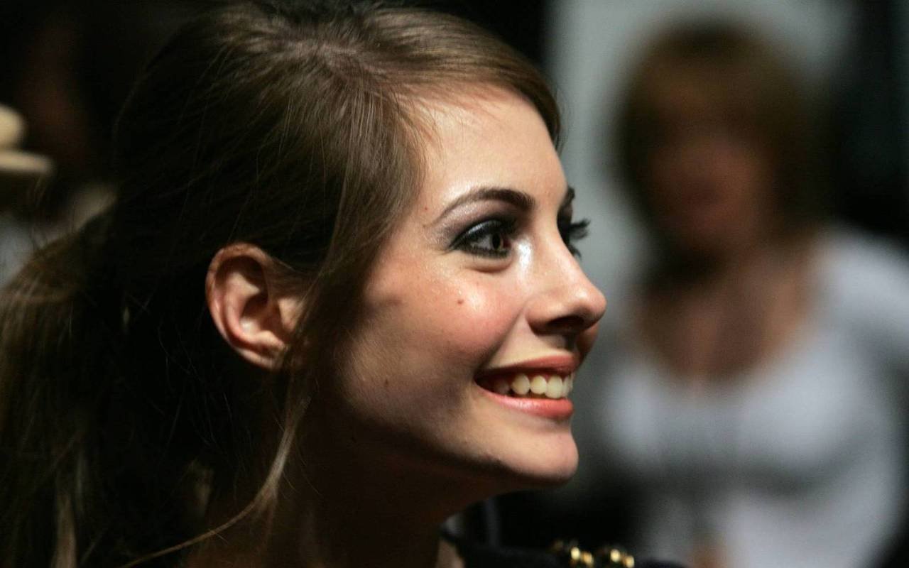 willa-holland-2021.jpg